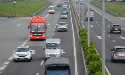 Mức phạt ô tô chuyển làn, chuyển hướng không đúng nơi được phép hoặc không có tín hiệu báo trước